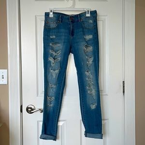 Garage women’s size 5 ripped jeans. Ankle length